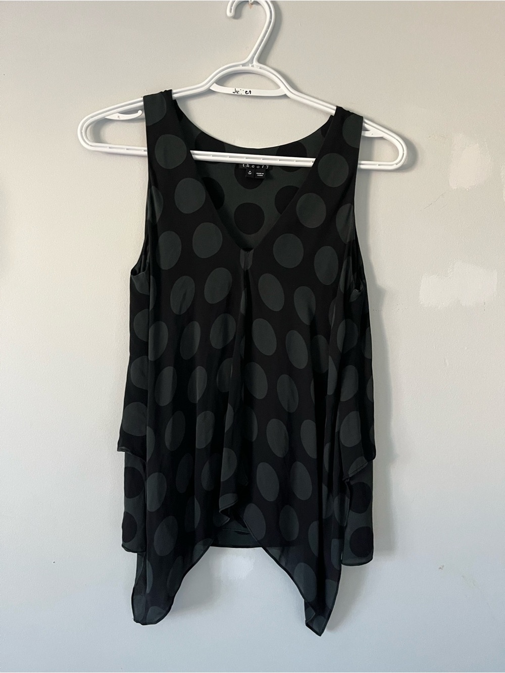 Theory Black and green 100% silk Polka Dot V-Neck Sleeveless tiered blouse
